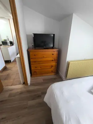 Una televisión o centro de entretenimiento en Ático en Formigal - Parking Privado Incluido