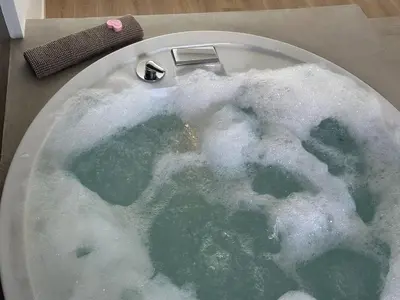 Plano de Suite Dos Torres Édoras con jacuzzi privado y parking gratuito en el centro