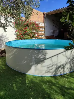 Piscina en o cerca de Cal Marcos