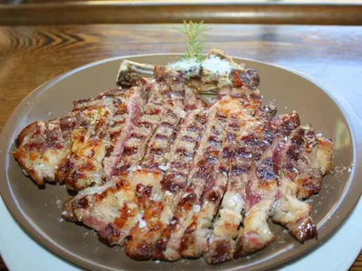 Comida en o cerca of this country house