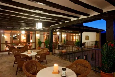 Un restaurante o sitio para comer en Parador de Sos del Rey Católico