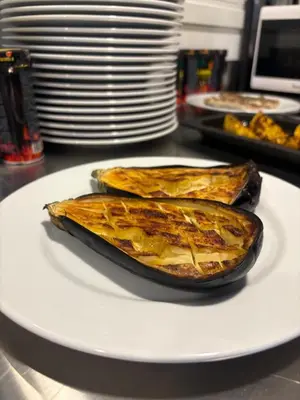 Comida en o cerca de este hotel
