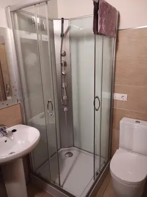 Un baño de Sagardikoetxea HABITACIONES CON BAÑO EN CASA RURAL