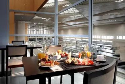 Comida en o cerca de este hotel