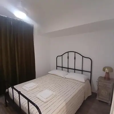 Cama o camas de una habitación en VALERIA-DREAMS Maestro luna 5,2º