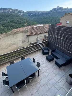Vista general de una montaña o vista desde la casa o chalet