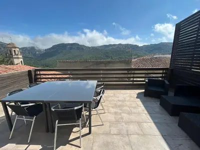 Vista general de una montaña o vista desde la casa o chalet
