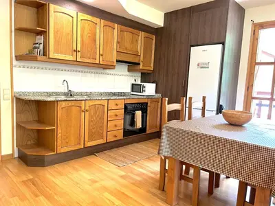 Una cocina o zona de cocina en Apartament de muntanya i lluminós by RURAL D'ÀNEU