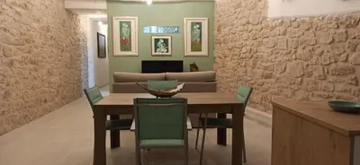 Una televisión o centro de entretenimiento en Cal Ton de la Rosa de Castelldans