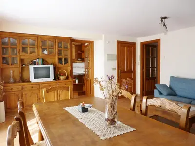 Una televisión o centro de entretenimiento en Casa Casbas