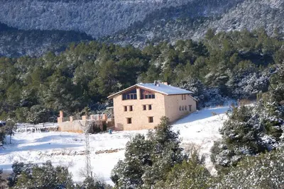 Masia de la Serra de la Cogulla en invierno