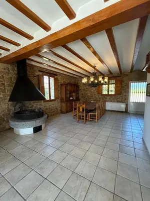 Un restaurante o sitio para comer en Casa Rural Mas María