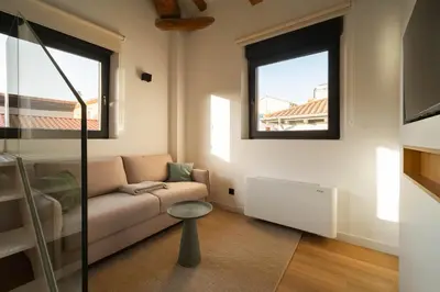 Zona de estar de Limehome Pamplona Hilarión Eslava