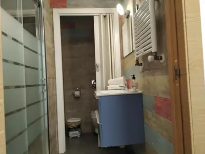 Un baño de Alojamientos Acá y Allá