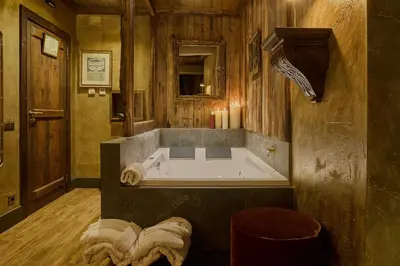 Cama o camas de una habitación en Hotel Valle de Pineta - Las Suites