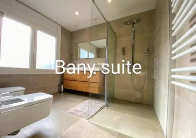 Un baño de Villa entre viñas y mar