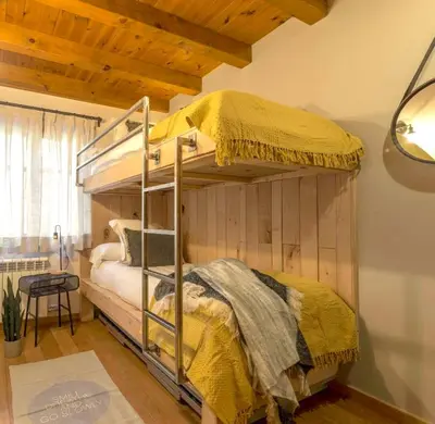 Cama o camas de una habitación en Apartament familiar de luxe i balcó amb vistes by RURAL D'ÀNEU
