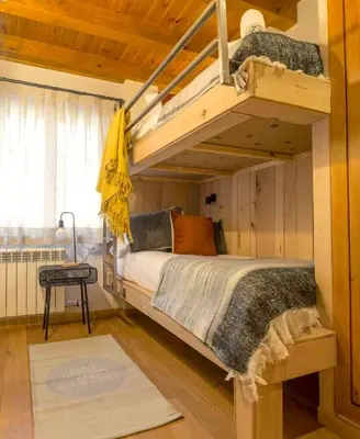 Cama o camas de una habitación en Apartament familiar de luxe i balcó amb vistes by RURAL D'ÀNEU