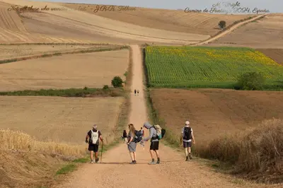 Clientes alojados en Bed in mixed dorm ideal for bikes and walkers on the camino