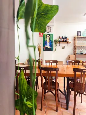 Un restaurante o sitio para comer en La PenAlta - Allotjament enoturístic - Vilanova de Prades