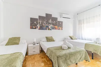 Cama o camas de una habitación en Your Large Family Apartment in Zaragoza
