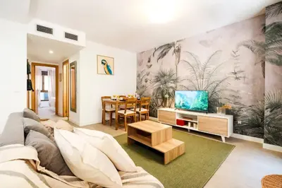 Una televisión o centro de entretenimiento en Villa Forest Ideal Familias Casco Histórico Balcón