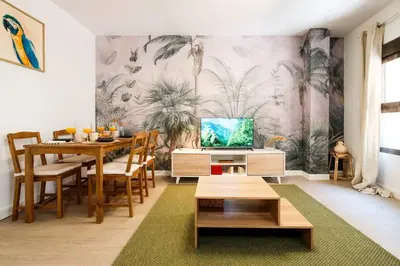 Una televisión o centro de entretenimiento en Villa Forest Ideal Familias Casco Histórico Balcón