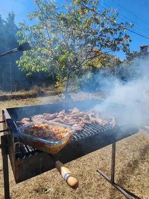 Barbacoa disponible para clientes en la casa o chalet