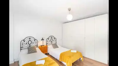 Cama o camas de una habitación en The Comfortable Apartment by Clabao