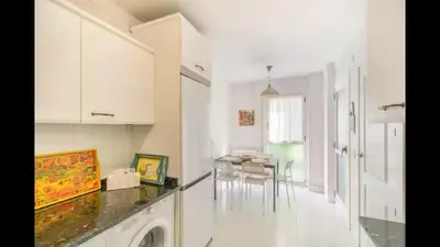 Una cocina o zona de cocina en The Comfortable Apartment by Clabao