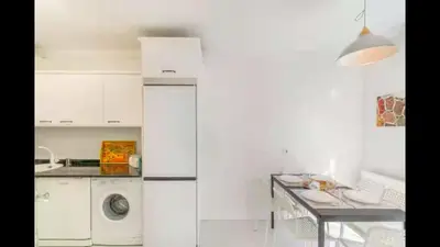Una cocina o zona de cocina en The Comfortable Apartment by Clabao