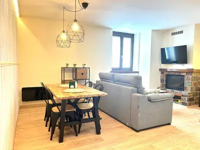 Zona de estar de Apartament encantador amb llar de foc by RURAL D'ÀNEU