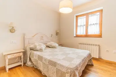 Cama o camas de una habitación en Charming Pyrenean Flat with Terrace, Views & Pool