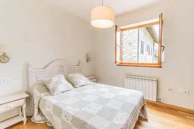 Cama o camas de una habitación en Charming Pyrenean Flat with Terrace, Views & Pool
