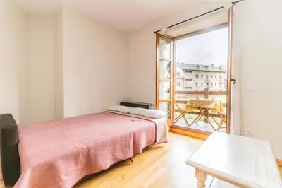 Cama o camas de una habitación en Charming Pyrenean Flat with Terrace, Views & Pool