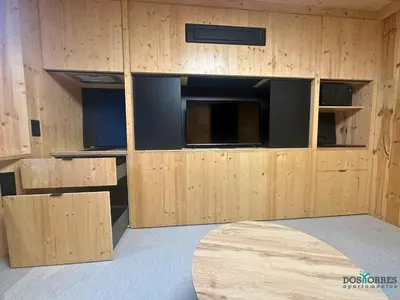 Una televisión o centro de entretenimiento en Minimal Suites Mudéjar Eco Friendly by Dos Torres