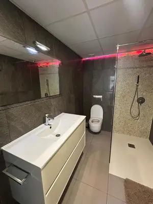 Un baño de Piso MIRAFLORES