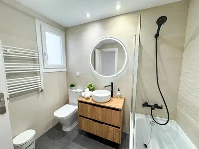 Un baño de The Dragon of Pilar - Turistea