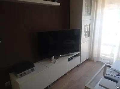 Una televisión o centro de entretenimiento en Junto Plaza del Pilar