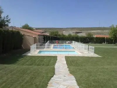 Piscina en o cerca de La Casa Rural del Pintor