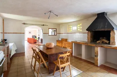 Una cocina o zona de cocina en Vivienda de Turismo Rural Granja La Lomica