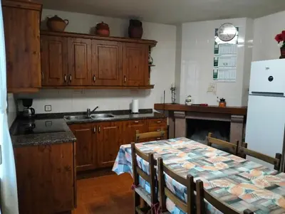 Una cocina o zona de cocina en Casa Rural Mikelenea