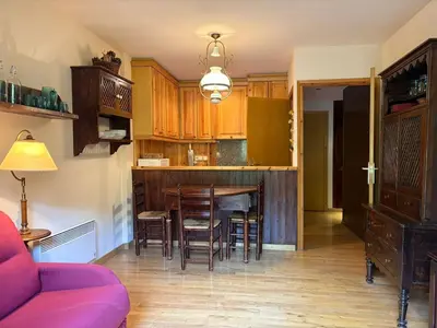 Una cocina o zona de cocina en Jardín, parking y barbacoa - Tu espacio de relax - Besiberri 2