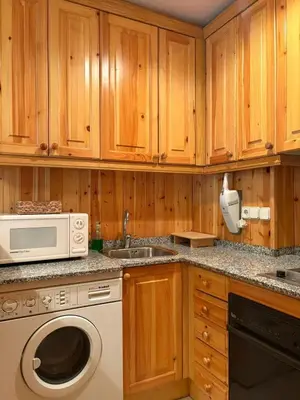 Una cocina o zona de cocina en Jardín, parking y barbacoa - Tu espacio de relax - Besiberri 2
