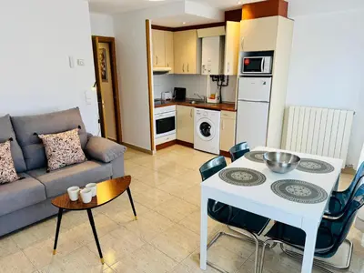 Una cocina o zona de cocina en Céntrico alojamiento las armas 13