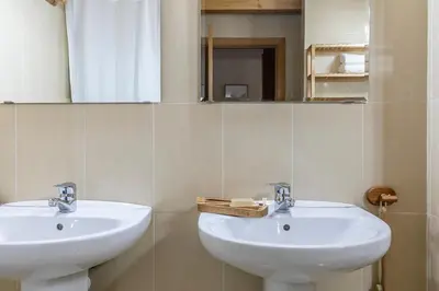 Un baño de Paramita Adosado con Jardin