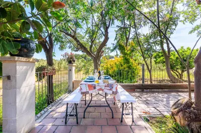 Jardín al aire libre en Casa Rural Mas ROTAVELLA