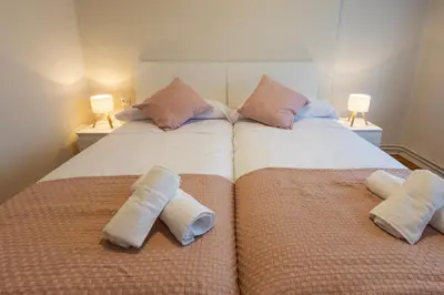 Cama o camas de una habitación en Bizi Baztan Apartamento Aguirre
