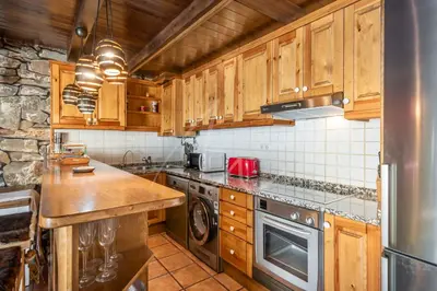 Una cocina o zona de cocina en Urets by SeaMount Rentals