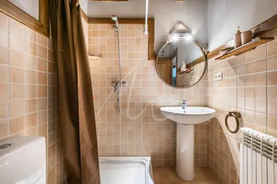 Un baño de Urets by SeaMount Rentals
